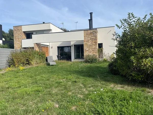 A louer à Saint Avé, Maison contemporaine meublée 4 pièces de 94.85 m2