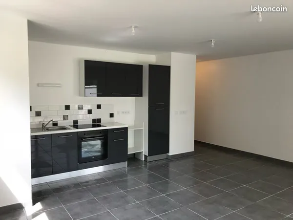 Appartement T3, terrasse, jardin, box fermé