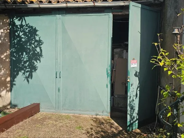 Garde-meuble sécurisé et indépendant en rez de chaussée stockage pour 10 m3 à louer à Saint-Marcel d
