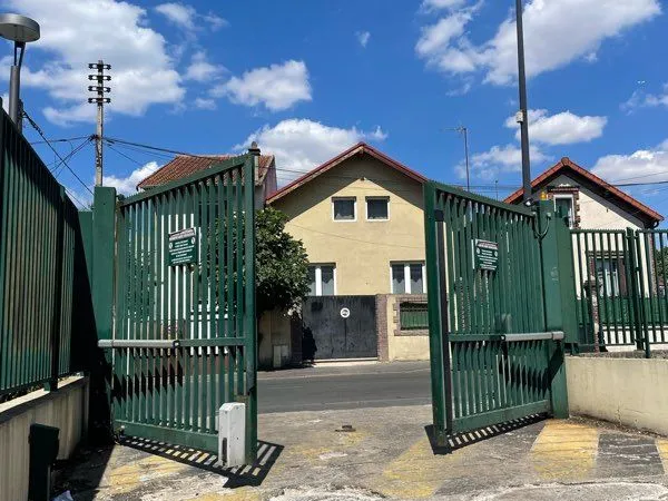 Place de parking privative située au sein d'une résidence sécurisée