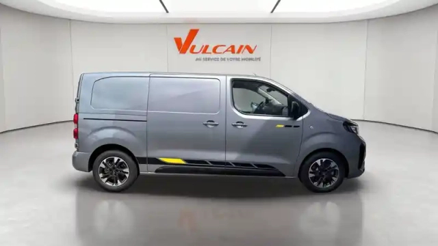 Opel Vivaro fgn sportive diesel 180 ch m automatique — photo 10