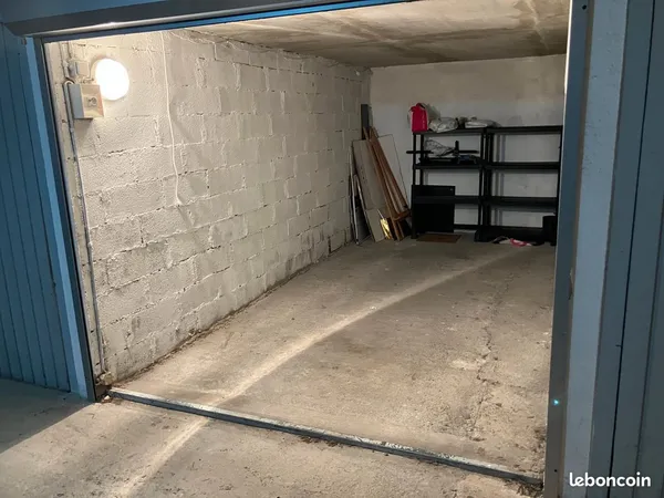 Garage fermé à vendre