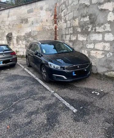 Place de parking sécurisée - Saint-Seurin / Rue Wustenberg - Grande voiture