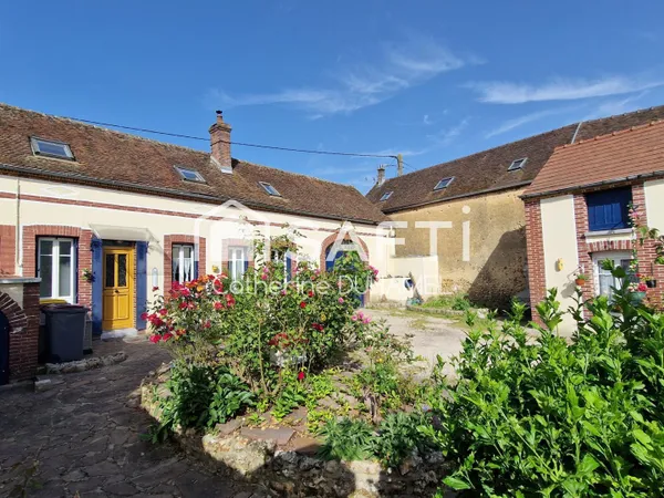 JOLIE LONGERE PROCHE VILLENEUVE SUR YONNE