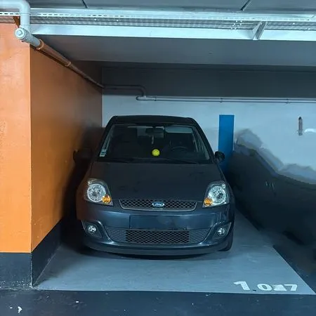Spacieuse place de parking privée en sous-sol plein coeur du centre et frontalier Monaco accès direc