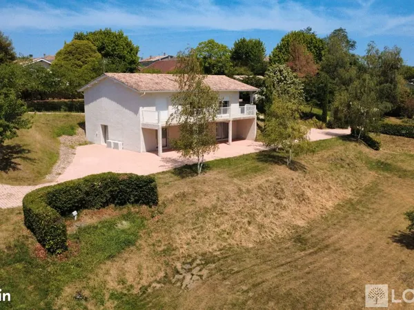 Maison 7 pièces 241 m²
