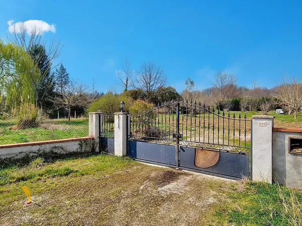 BONDIGOUX - Terrain constructible de 1340 m²