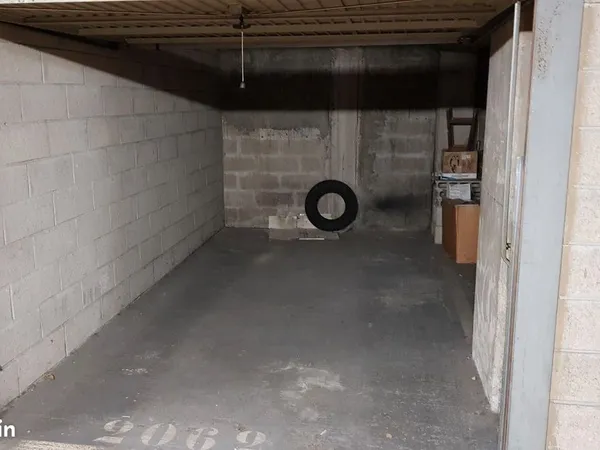 Box de garage fermé - Centre Vincennes - 2 min RER A