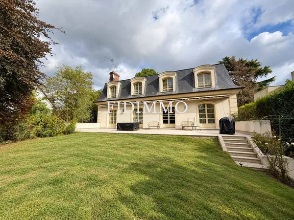 Villa 8 pièces 196 m²