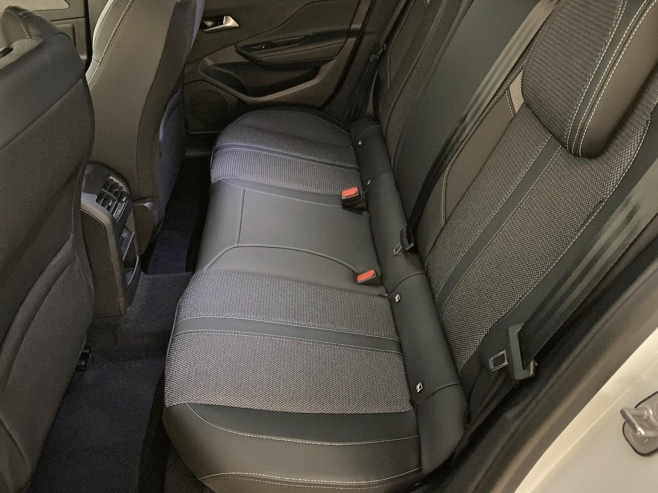 Peugeot 308 hybrid 145 e-dcs6 allure — photo 10