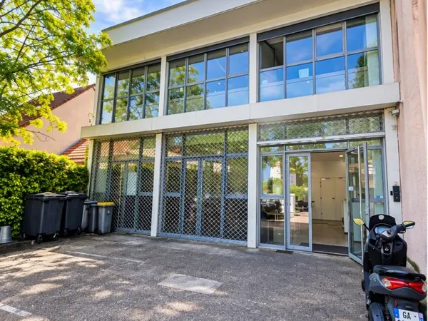 Local commercial 700 m²