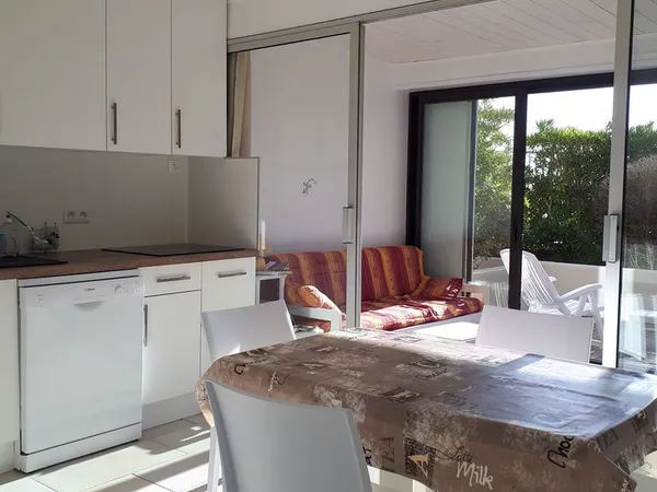 Appartement climatisée 250m plage