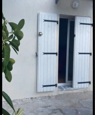 Apparemment 1 pièce +cuisine SDB séparées