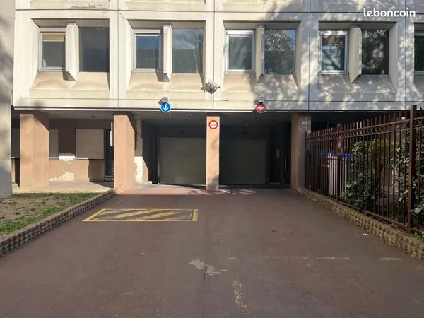 Parking 12 m² Paris