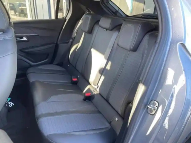 Peugeot 208 e- 136ch allure pack — photo 8
