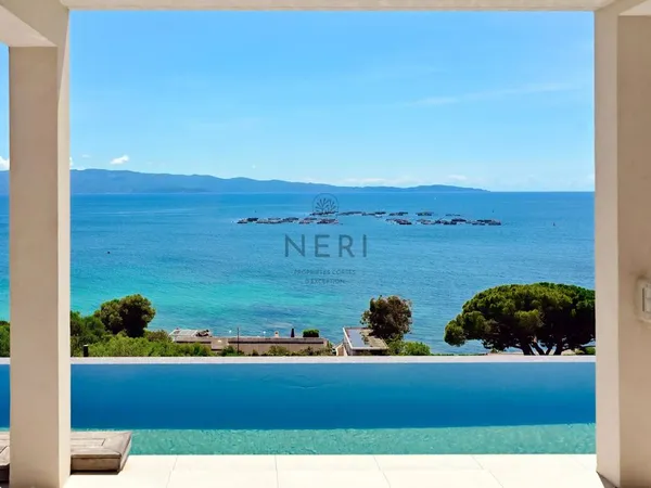 Villa 7 pièces 247 m²