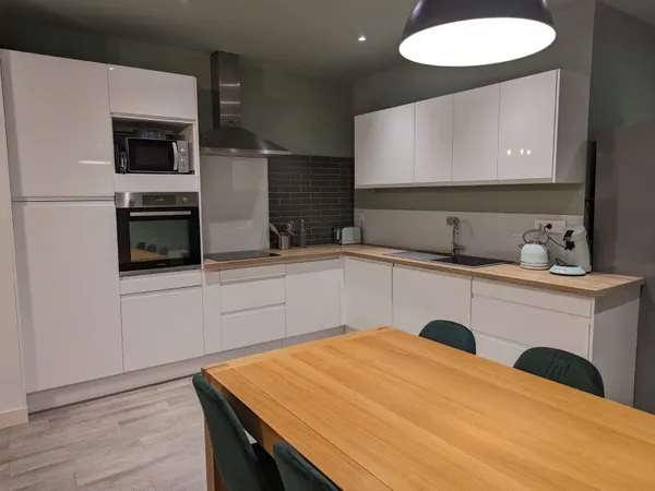 Chambre avec salle de bain privative en colocation