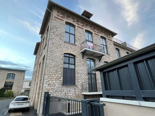 Beau T2 lumineux avec balcon et parking - Champagne-sur-Seine