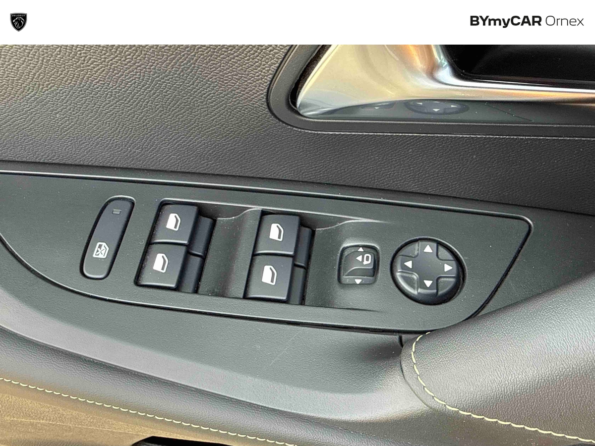 Peugeot 2008 PureTech 130 S&amp;S EAT8 — photo 20