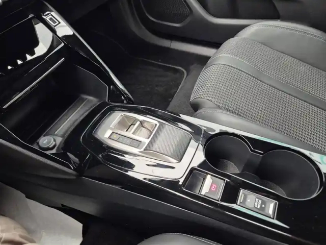 Peugeot 2008 electrique 136 ch — photo 28