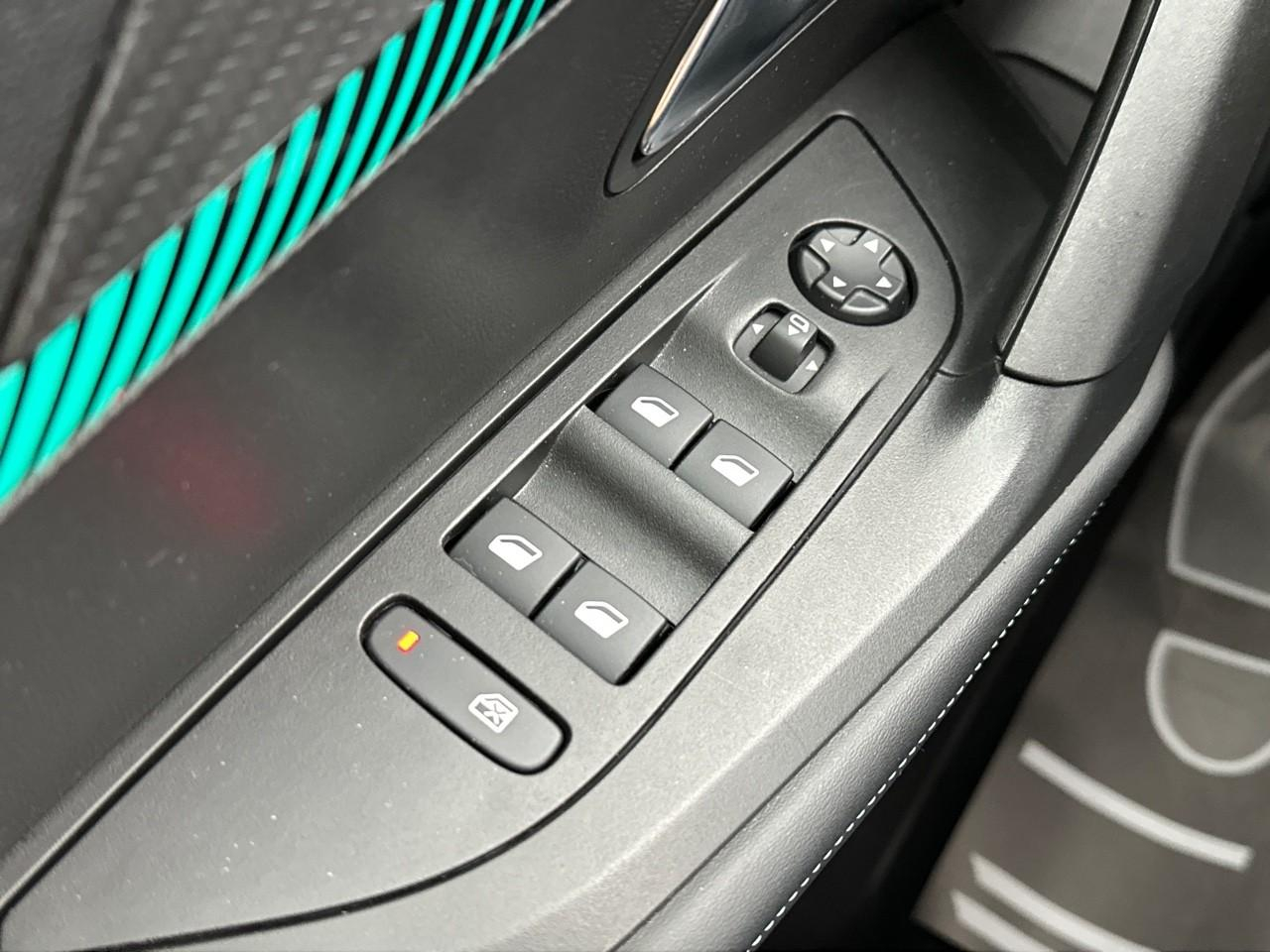 Peugeot 2008 puretech 130 s&s bvm6 allure pack — photo 15