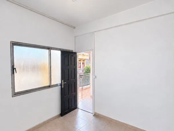 Local professionnel 8,40m2 à louer au Lamentin