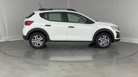 Dacia Sandero 1.0 TCe 90ch Stepway Essential — photo 4