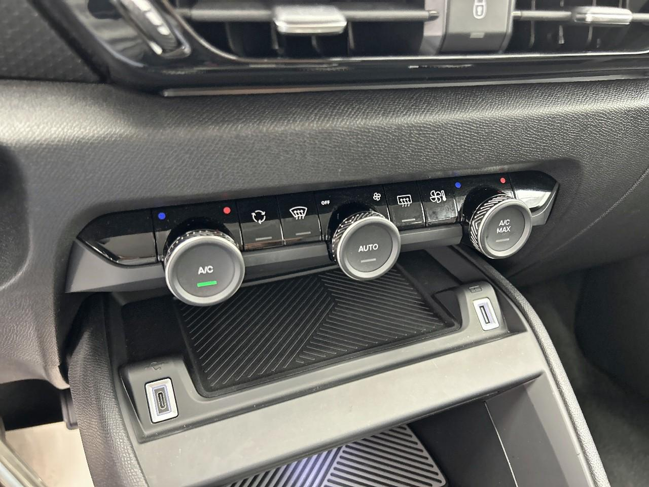 Citroën C4 hybride 136 e-dcs6 plus — photo 29