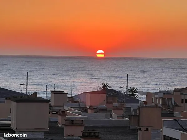 T2 vue mer panoramique avec piscine de la résidence à Antibe