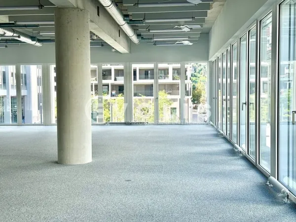 PLUG'YN - 647 m² divisibles à partir de 161 m²