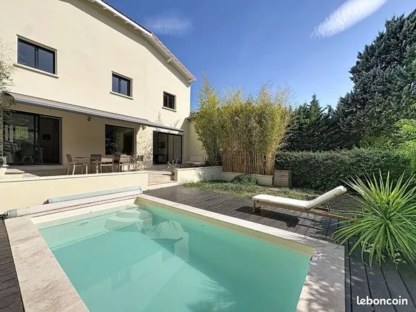 Maison 8 pièces 205 m²