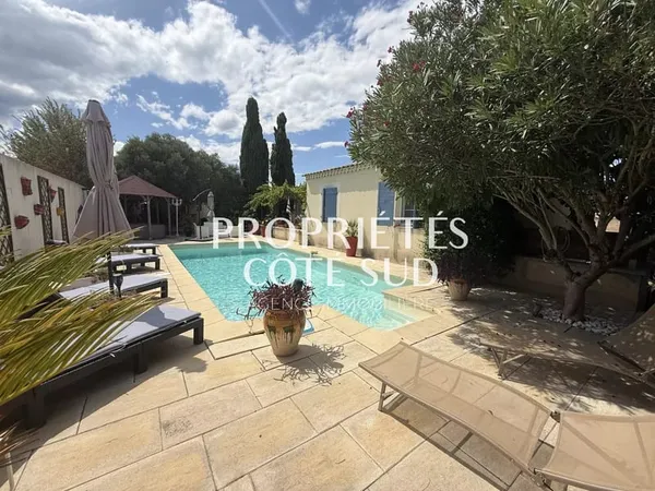 SAINT-GÉNIÈS-DE-COMOLAS Belle maison de plain-pied avec dépendance et piscine