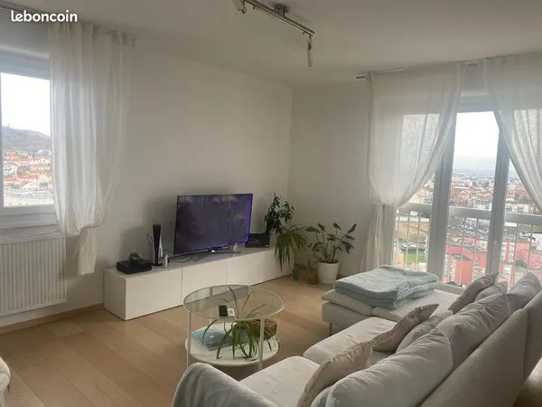 Appartement T3 de 71 m² au 14e étage, VUE DEGAGÉE ET BOX SÉCURISÉ