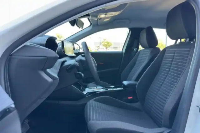 Peugeot 208 electrique 50 kwh 136ch — photo 11