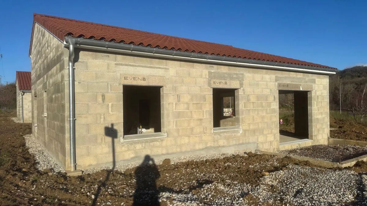 Photo 1
