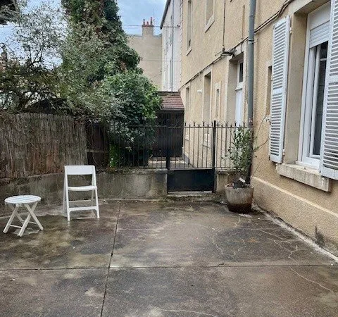A louer T4 avec cour privative - rue de Tivoli