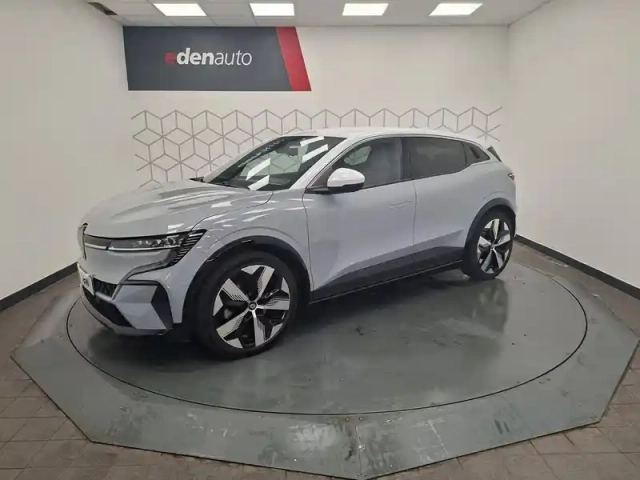 Renault Megane e-tech ev60 220 ch super charge — photo 6