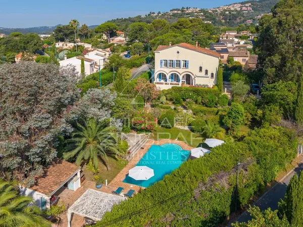 Vends villa - 372.91 m² - 12 pièces, 7 chambres - Mandelieu-la-Napoule 06210