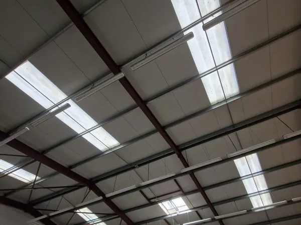 A LOUER - Local d'activité de 350 m² environ - VANNES EST