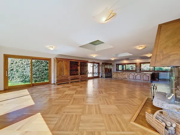 Maison 5 pièces 270 m²