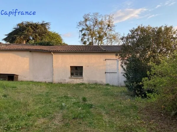 Ancien chai 2 pièces à rénover : un vrai coup de coeur au calme, avec jardin