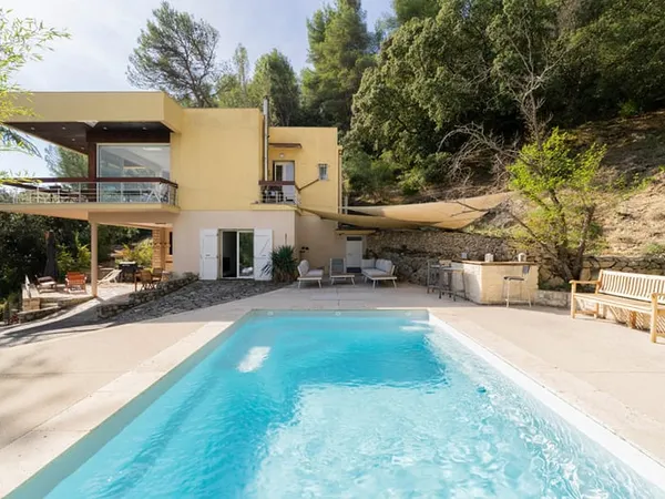 Villa moderniste au coeur de la Provence