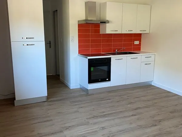 TREVIGNIN, T2 dans maison avec jardin
