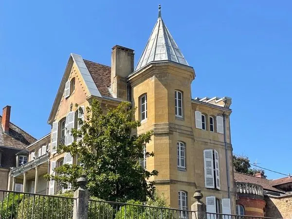 Maison 10 pièces 300 m²