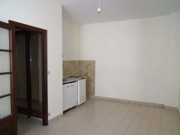 APPARTEMENT DE TYPE 2 A LOUER A LOCHES.