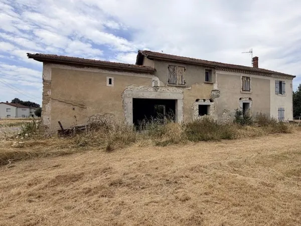 Bâtisse à rénover avec fort potentiel à Upie