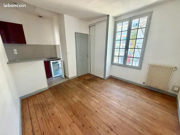 À louer - Charmant T1 bis au 1er étage d'une maison de ville