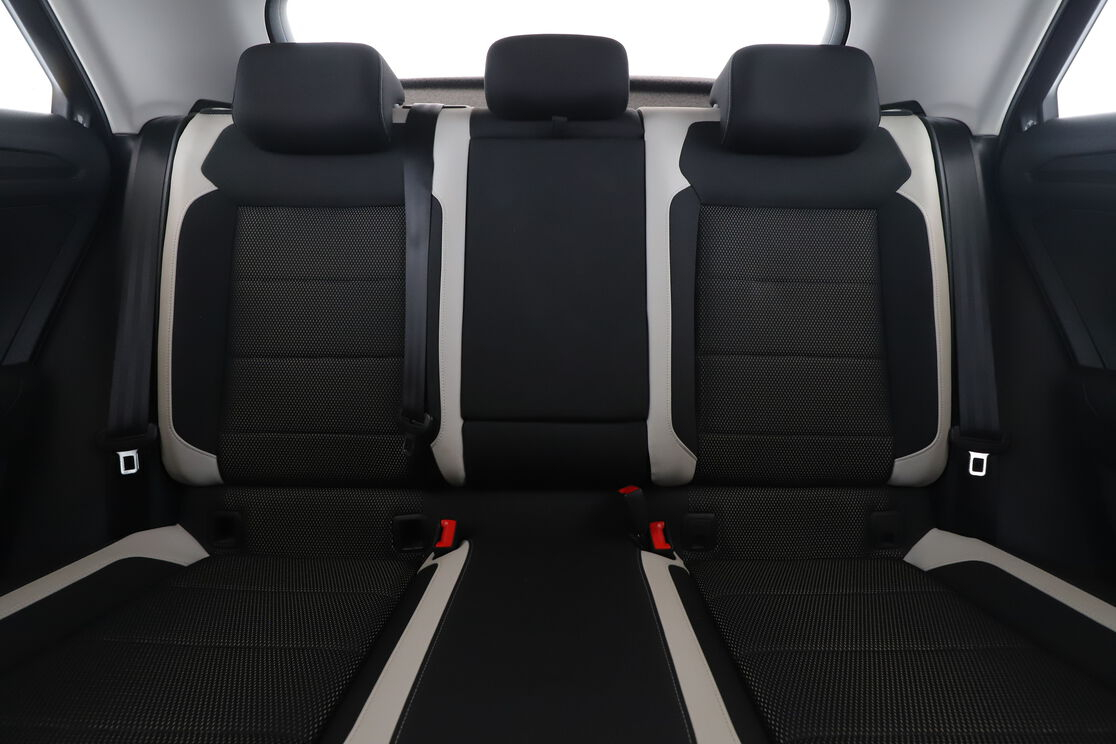 Volkswagen T-Roc 1.5 TSI EVO Carat — photo 14