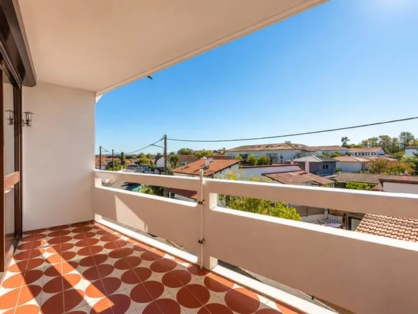 Avec vue dégagée et garage