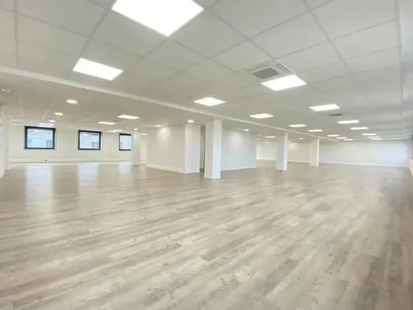 Local 3 pièces 800 m²